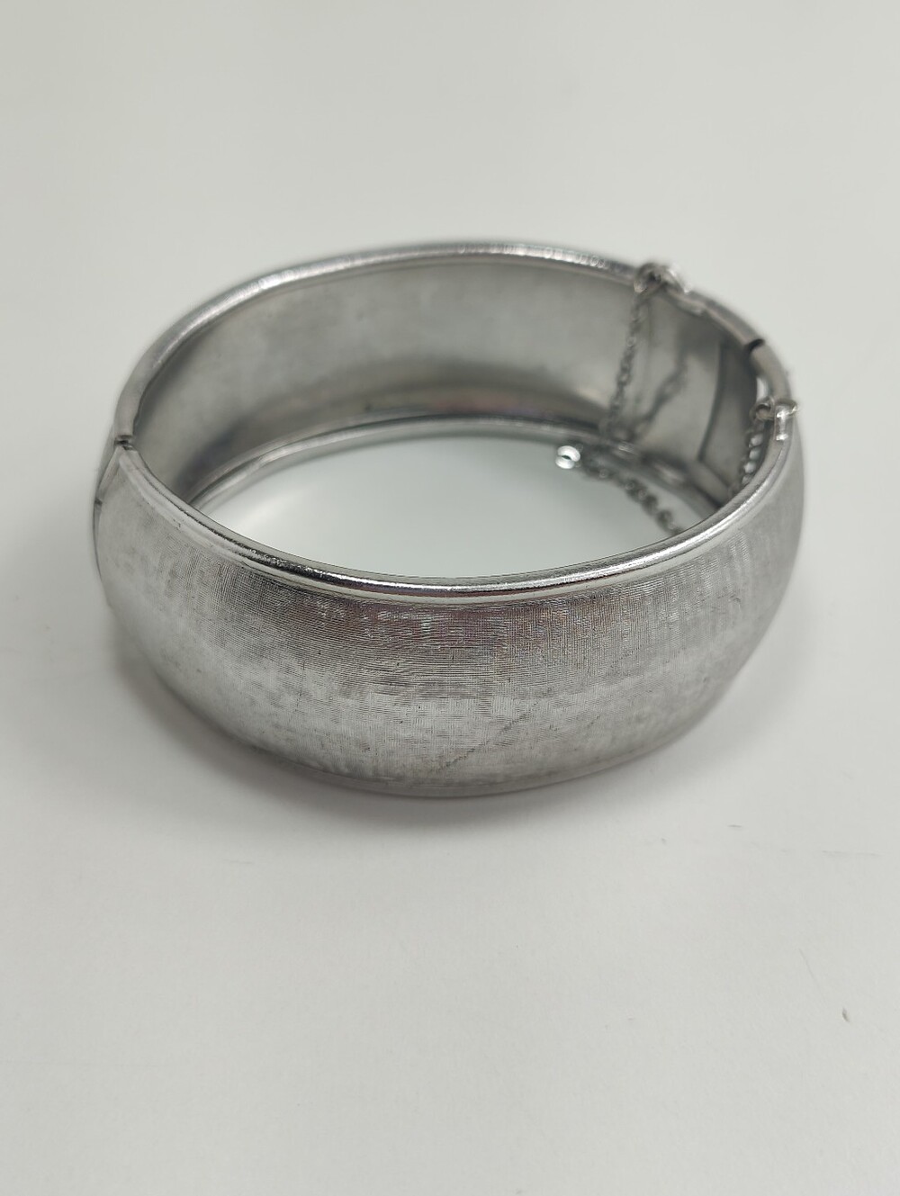 Vintage Coro Silver Tone Wide Hinged Bangle Bracelet Safety Chain Brushed Satin - Picture 12 of 12
